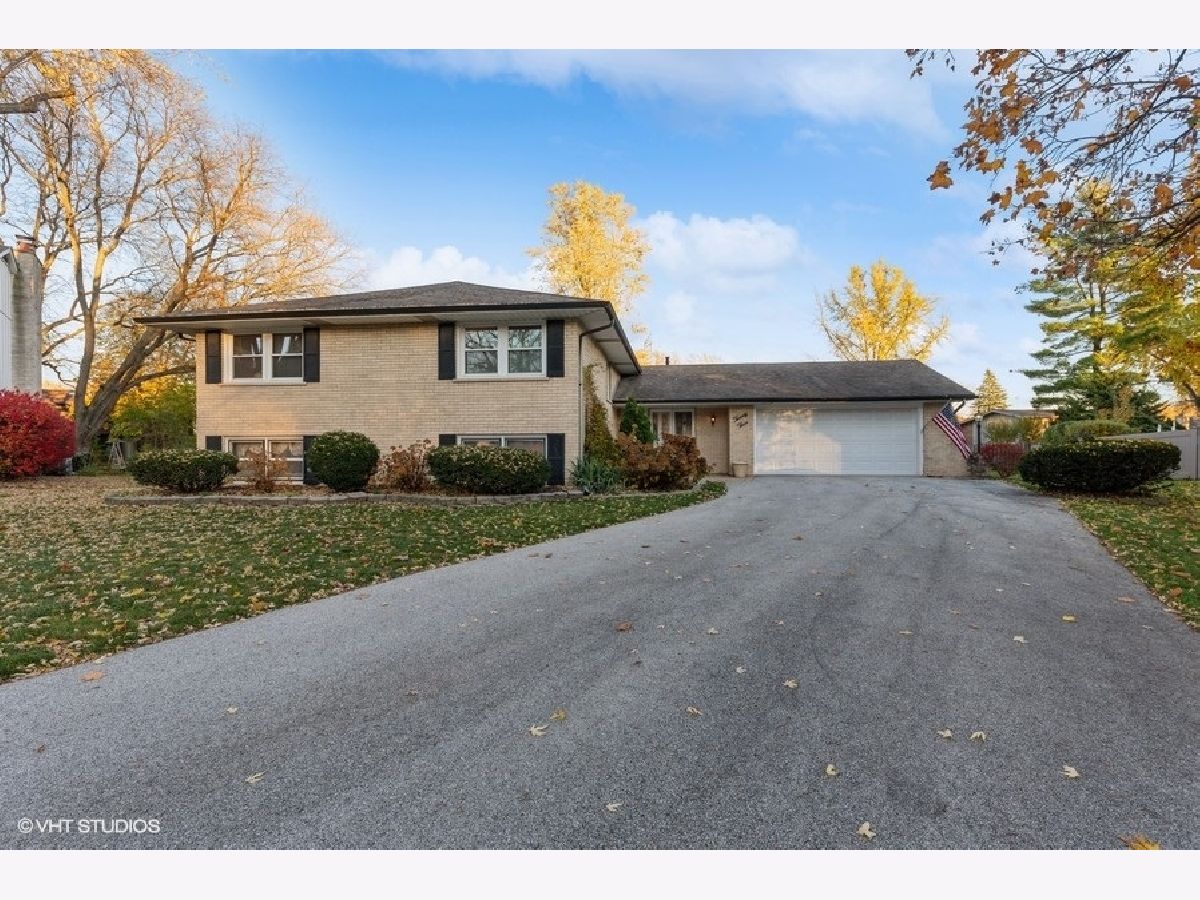 Homes Sold Country Squire Estates Palos Heights Illinois, 23 Oak Trail