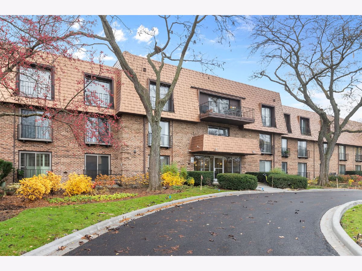 Condominiums Sold Normandy Hill Northbrook Illinois, 3900 Dundee