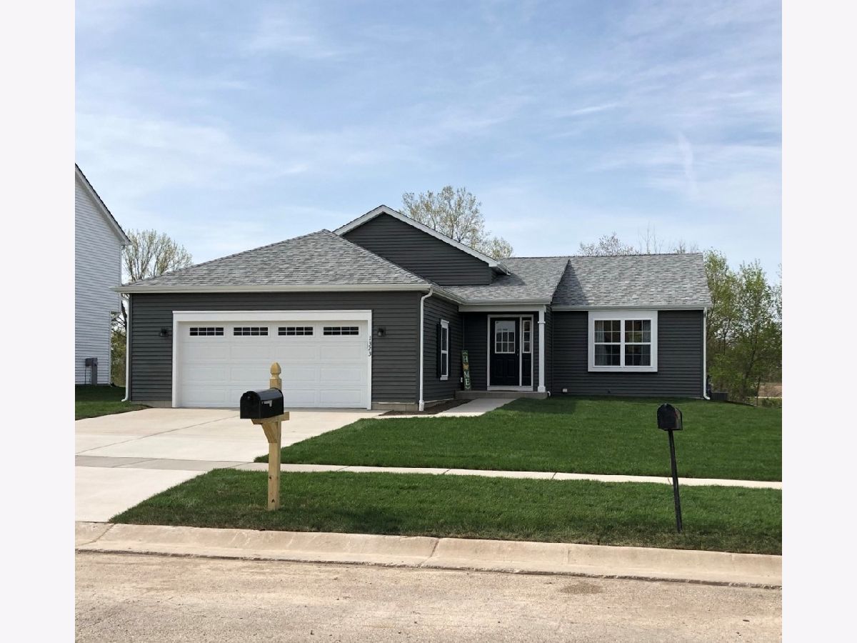 Homes Sold Oak Grove Crossing Harvard Illinois, 1411 Lilac