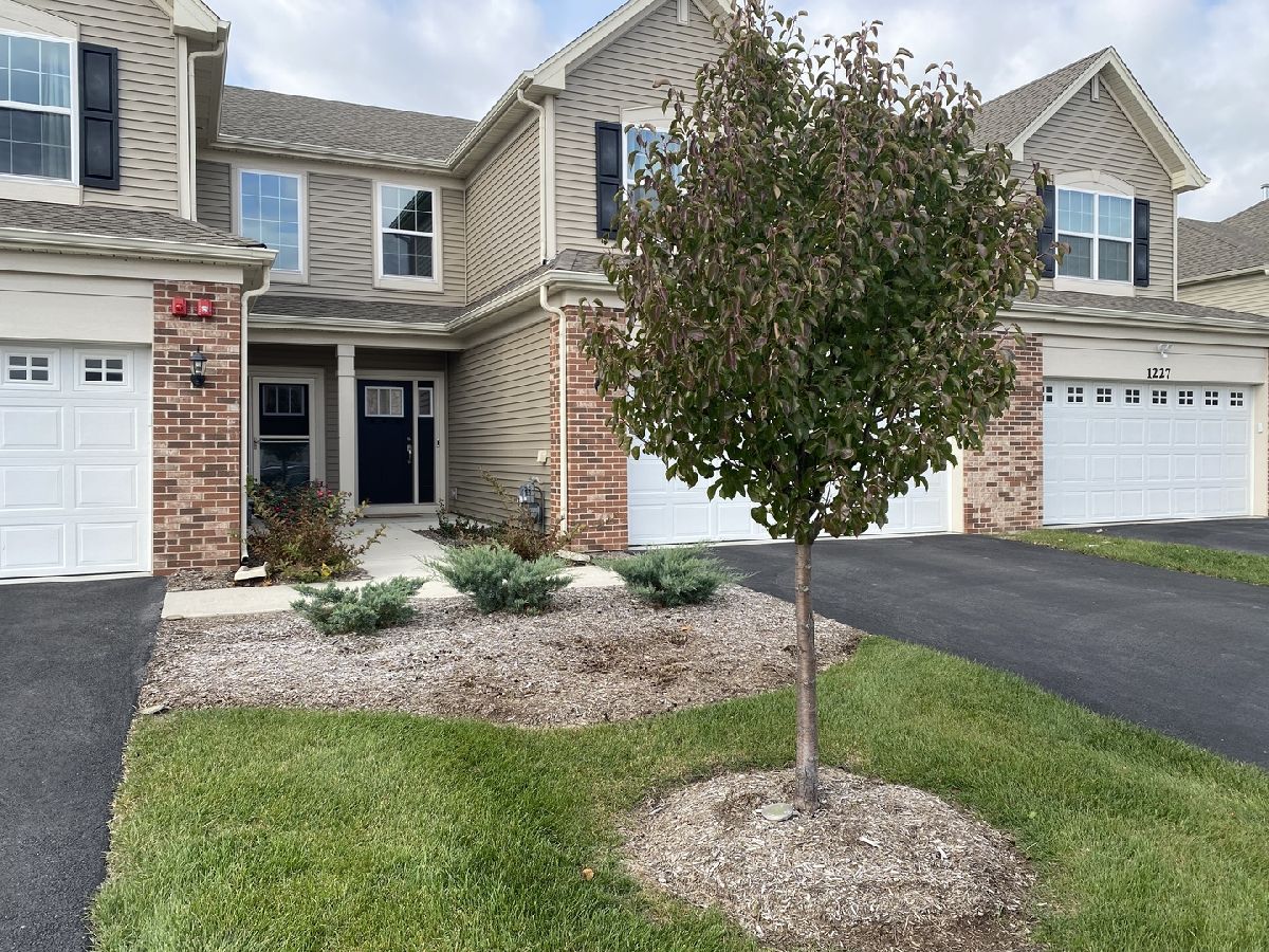 Homes & Townhomes Rented Raintree Village Yorkville Illinois, 1225 Hawk Hollow