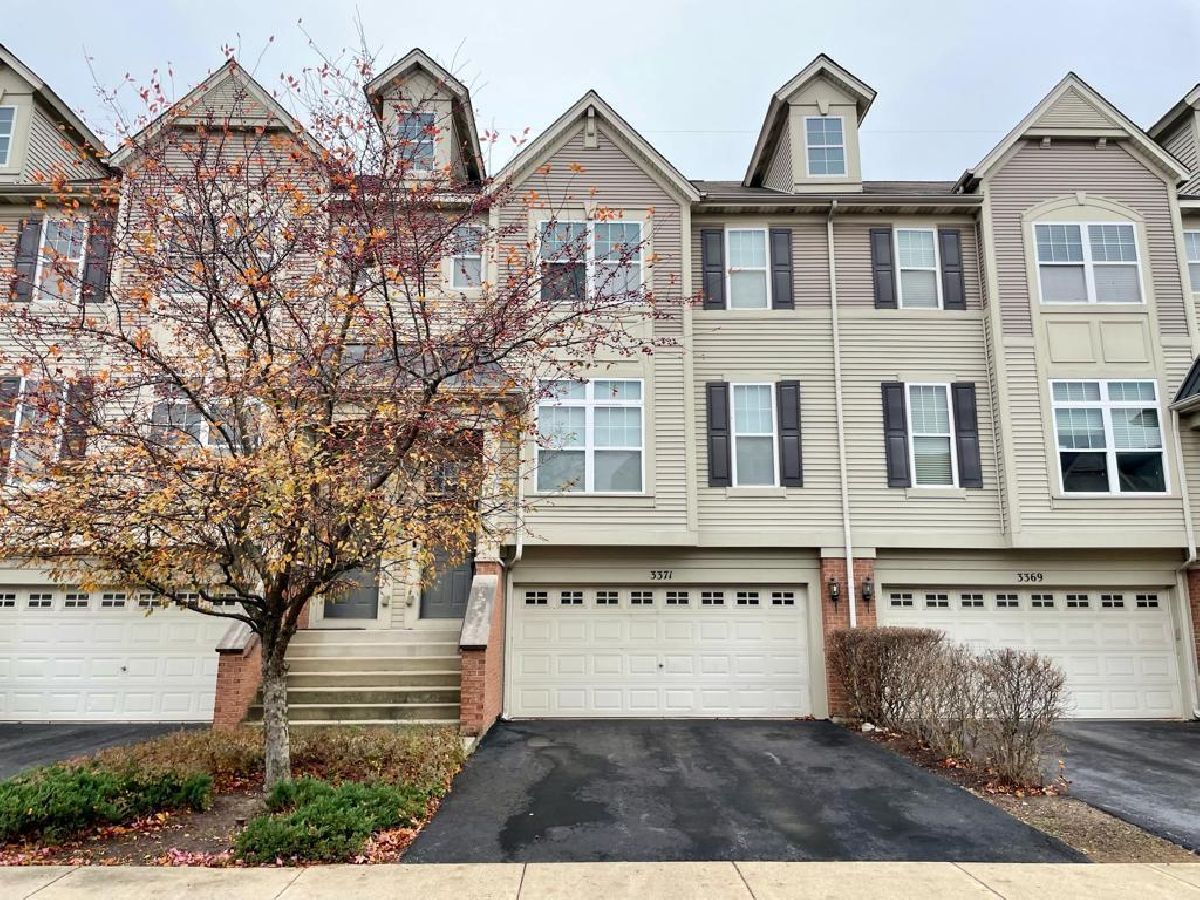Townhomes Rented Yorkshire Square Aurora Illinois, 3371 Kentshire