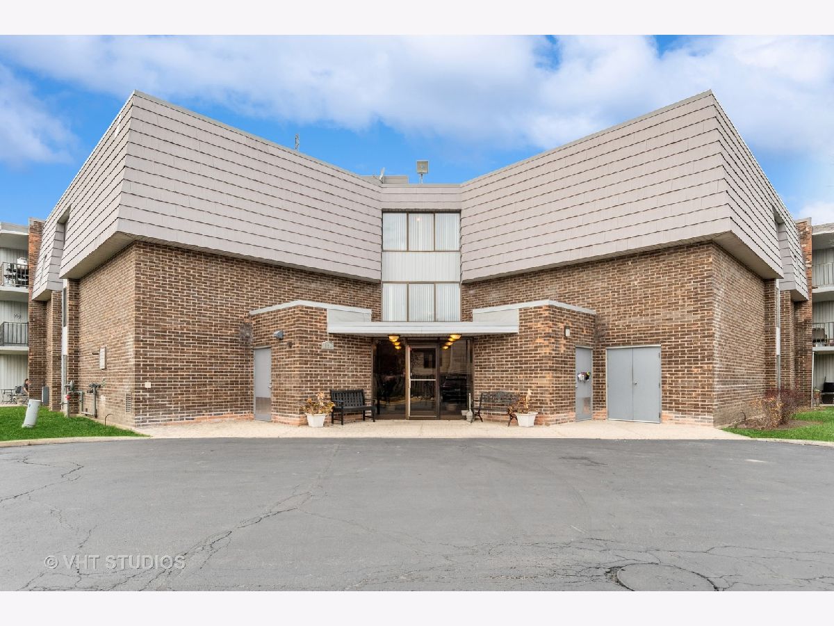 Condominiums Sold Cass Lake Village Westmont Illinois, 924 Lake