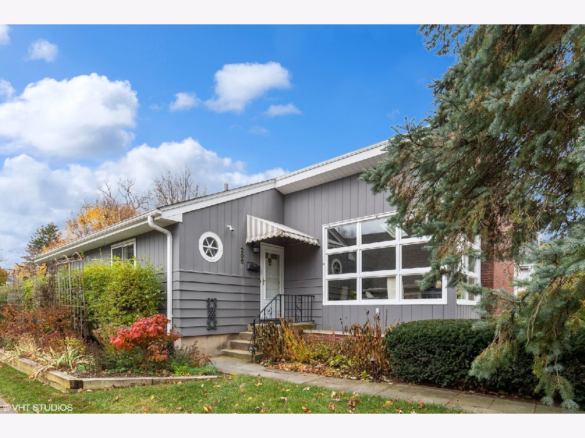 Condominiums & Homes Sold Heritage Place Libertyville Illinois, 208 Sunset