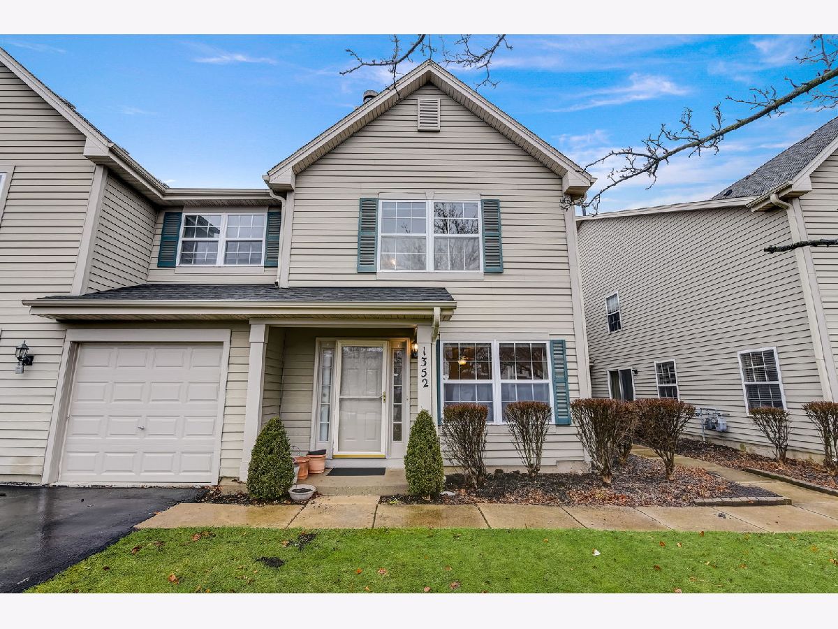 Townhomes & Condos & Homes Sold Lakewood Village Mundelein Illinois, 1352 Orleans