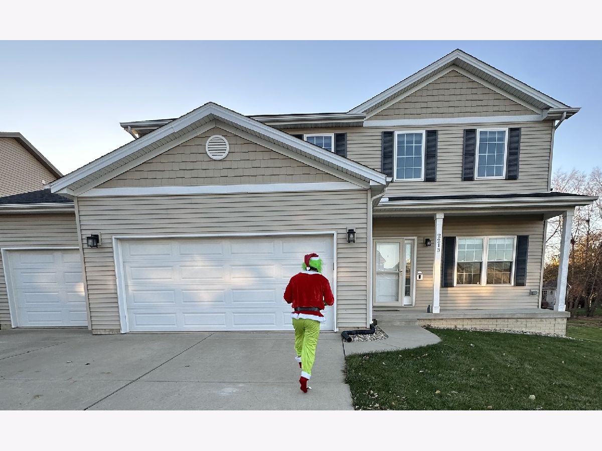 Homes & Condos & Townhomes Sold Fox Hollow Bloomington Illinois, 2213 Savanna