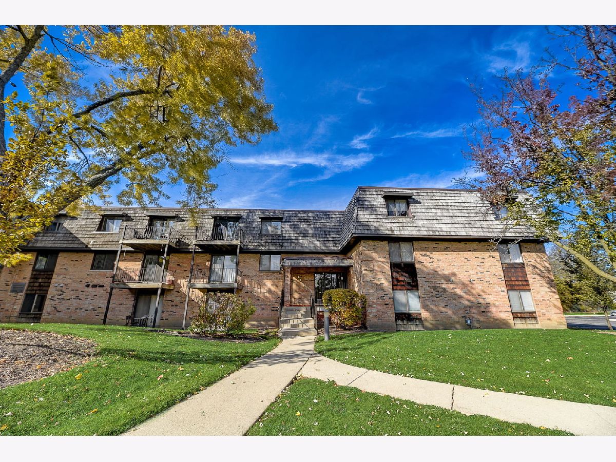 Condominiums Sold Arbors Buffalo Grove Illinois, 8 Oak Creek