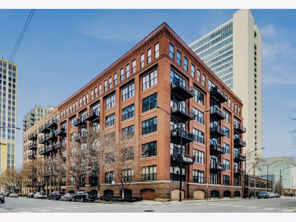 Condominiums Rented River North Commons Chicago Illinois, 520 Huron