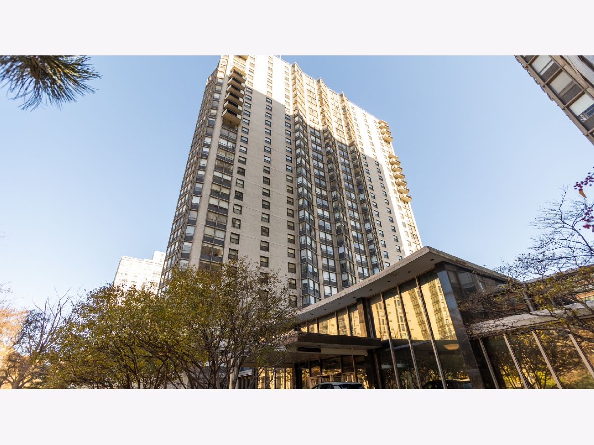 Condominiums Rented Hollywood Towers Chicago Illinois, 5701 Sheridan