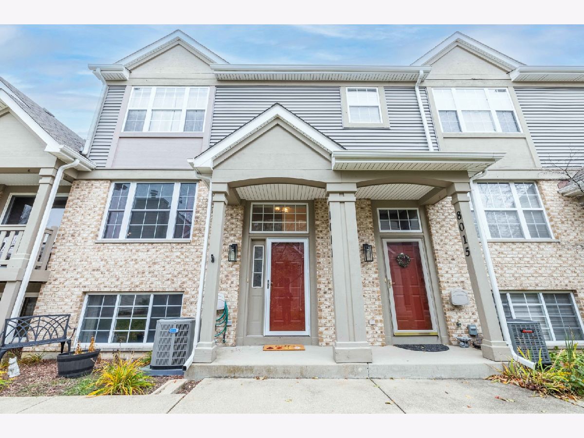 Townhomes & Condos Sold Woodmere Darien Illinois, 8013 Windsor