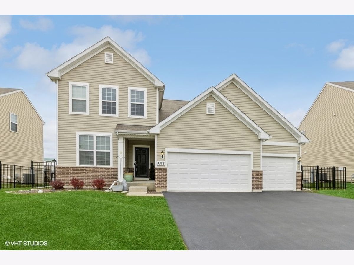 Homes Sold Winchester Glen Carpentersville Illinois, 3528 Crestwood
