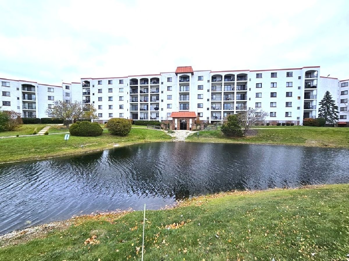 Condominiums Rented Plum Creek Wheeling Illinois, 375 Plum Creek