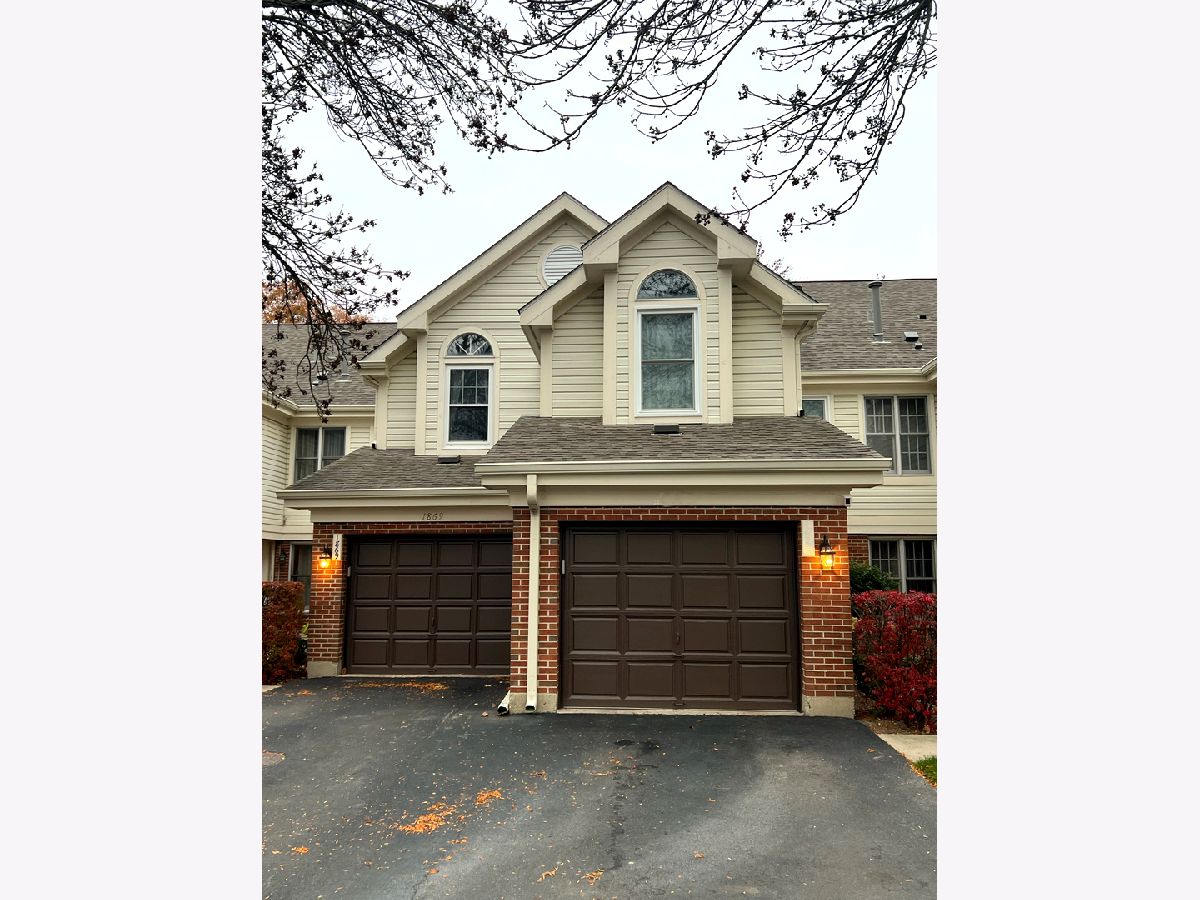 Townhomes & Condos & Homes Rented Surrey Park Arlington Heights Illinois, 1875 White Oak