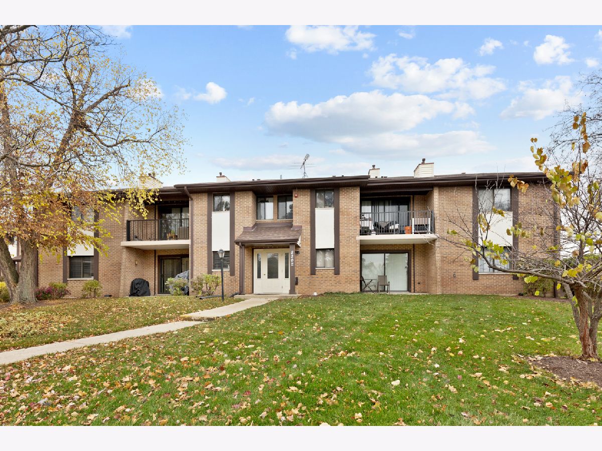 Condominiums Sold Piers Ii Woodridge Illinois, 8202 Piers