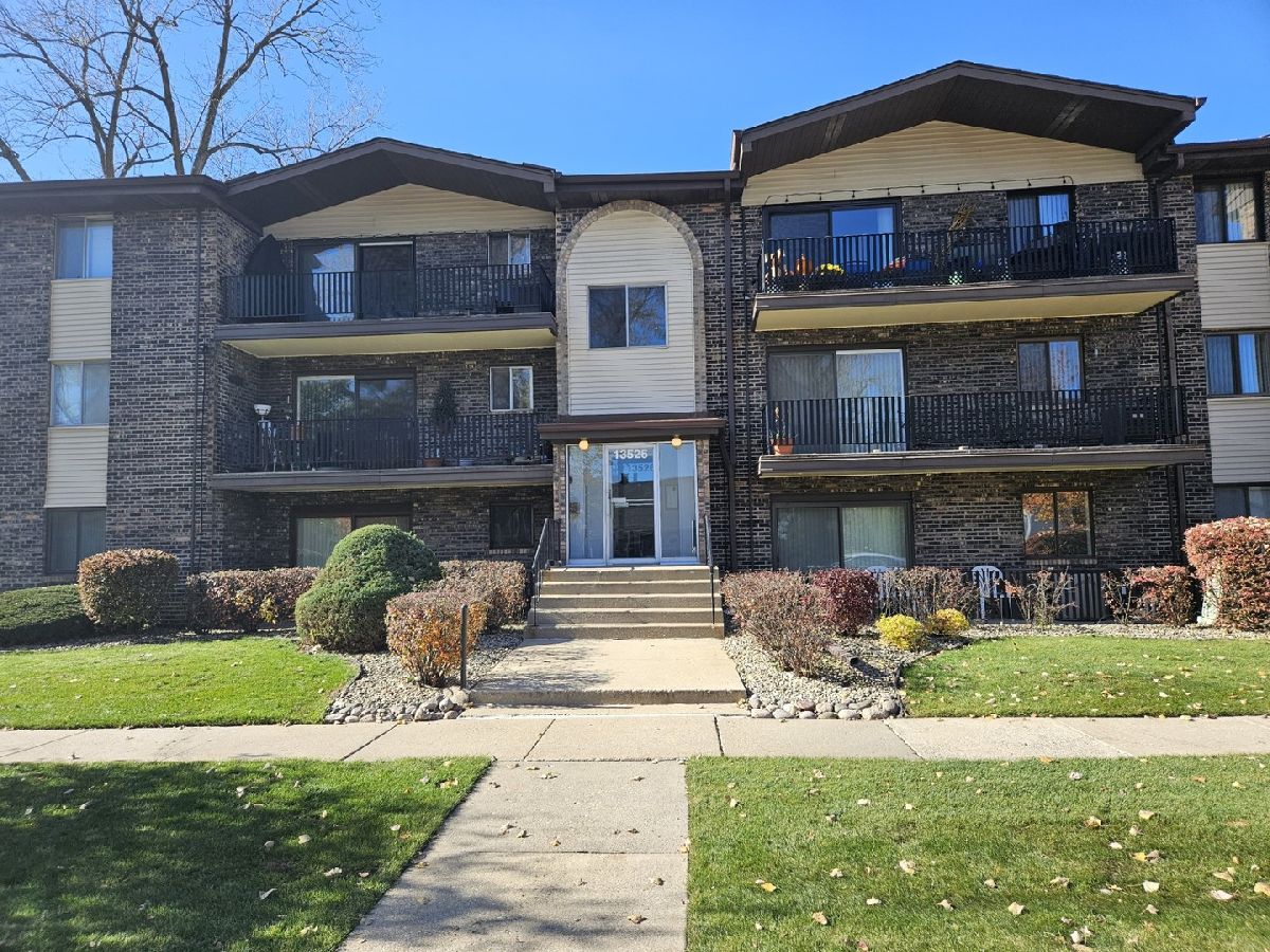 Condominiums Sold Sandpiper North Crestwood Illinois, 13526 Lawler