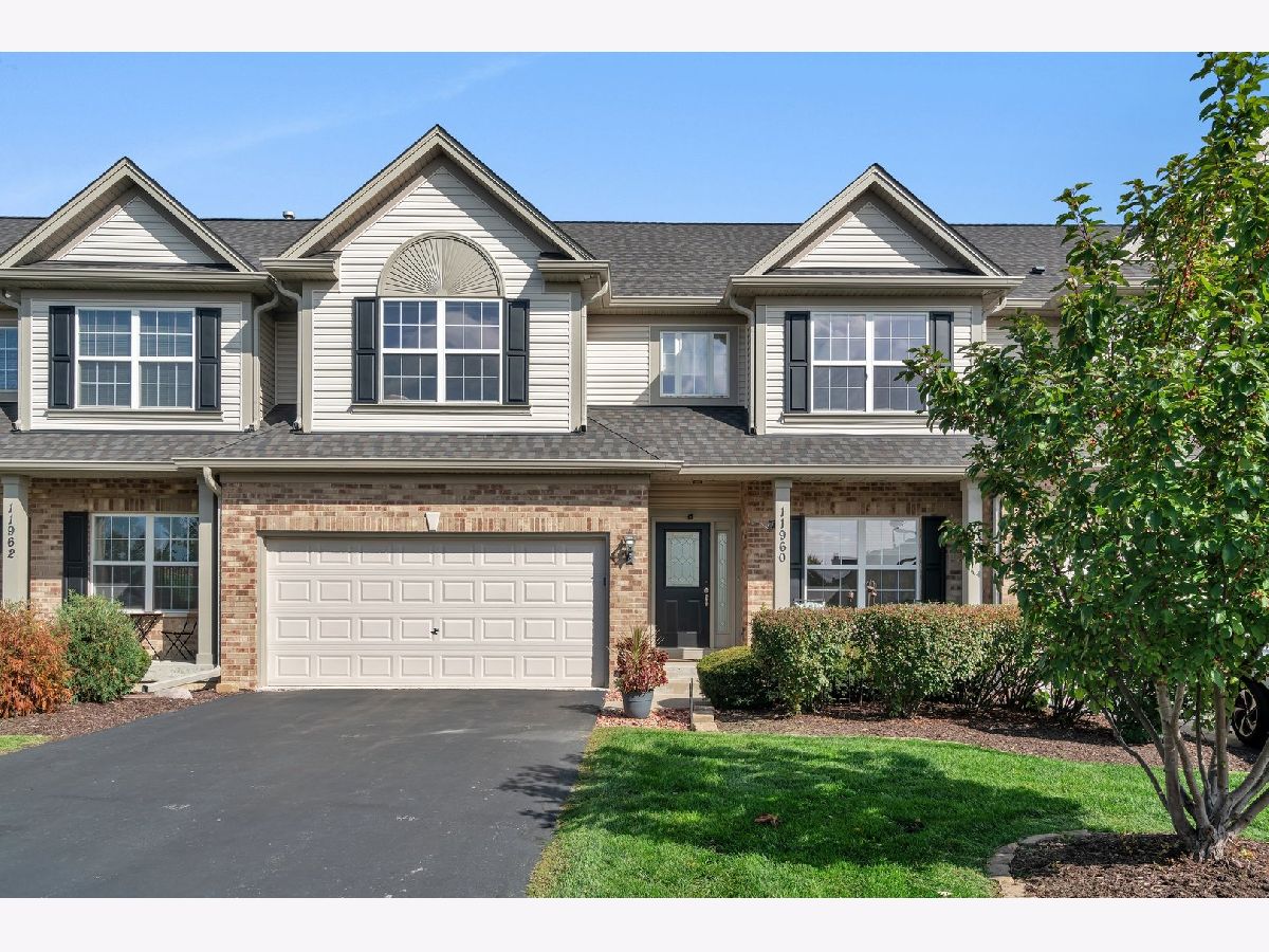 Townhomes & Homes Sold Heritage Oaks Plainfield Illinois, 11960 Winterberry