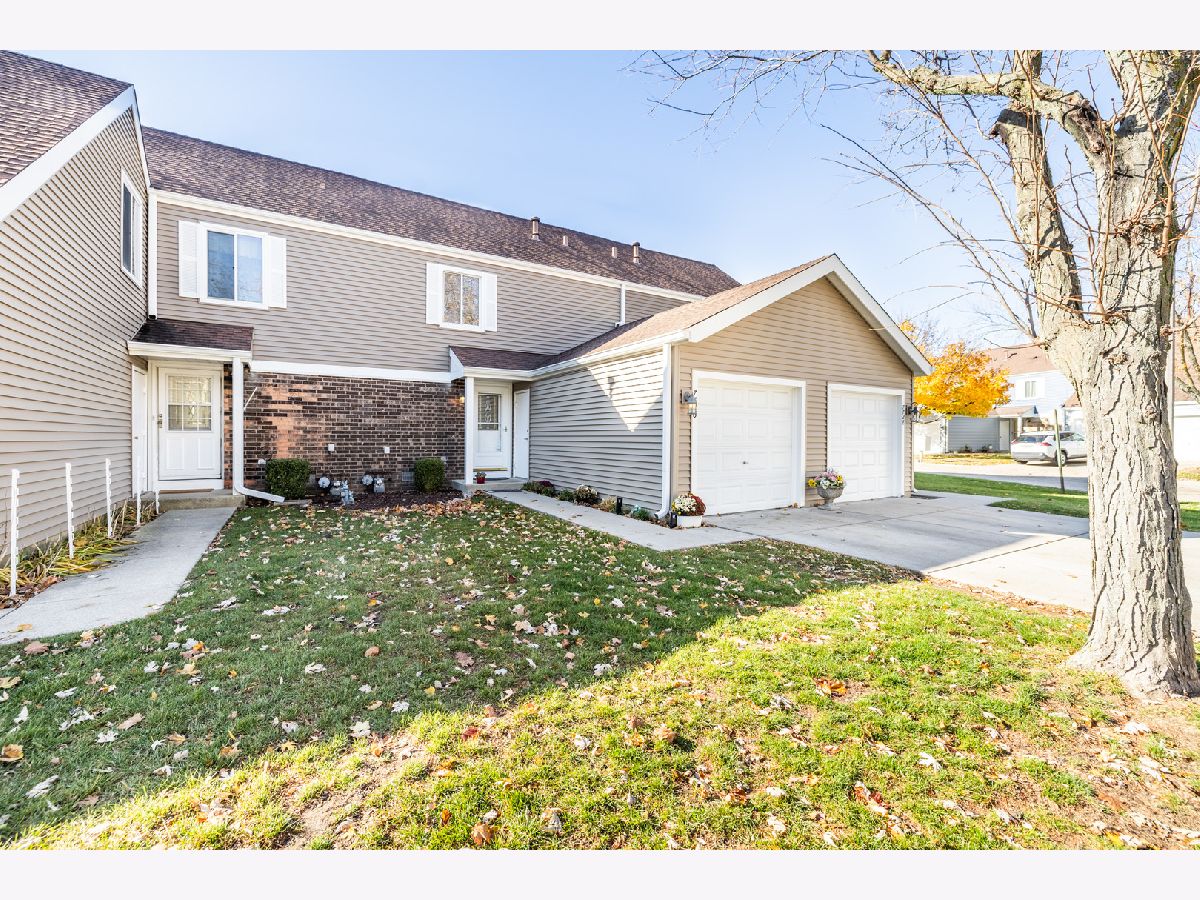 Townhomes Sold Olde Salem Hanover Park Illinois, 7726 Bolton