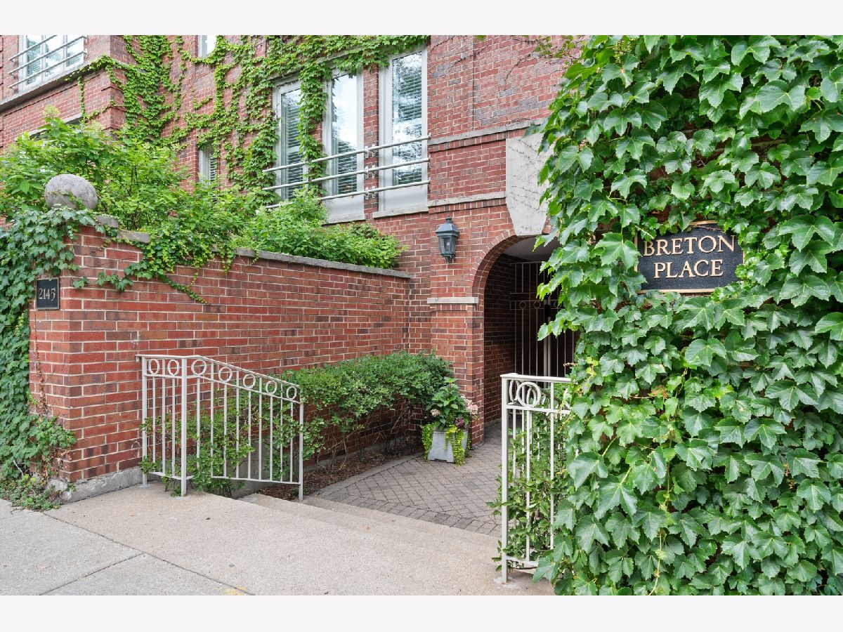 Condos & Townhomes Sold Breton Place Chicago Illinois, 2145 Clark