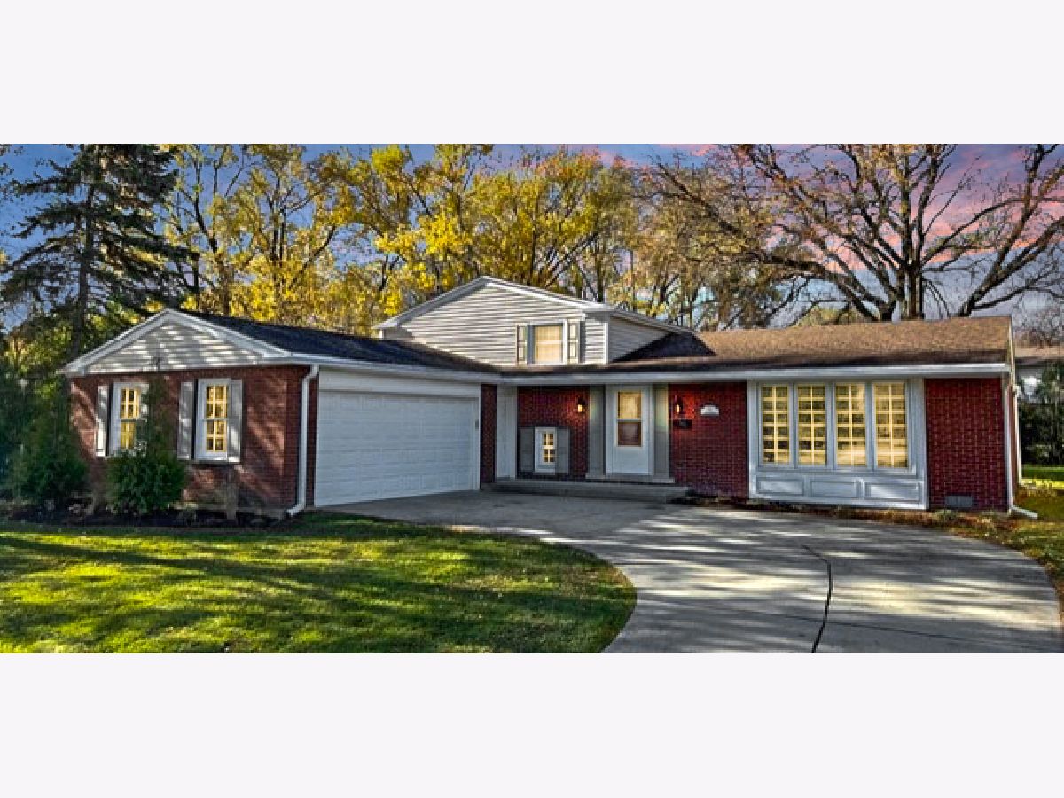 Homes & Condos & Townhomes Sold Surrey Ridge Arlington Heights Illinois, 1702 Highland
