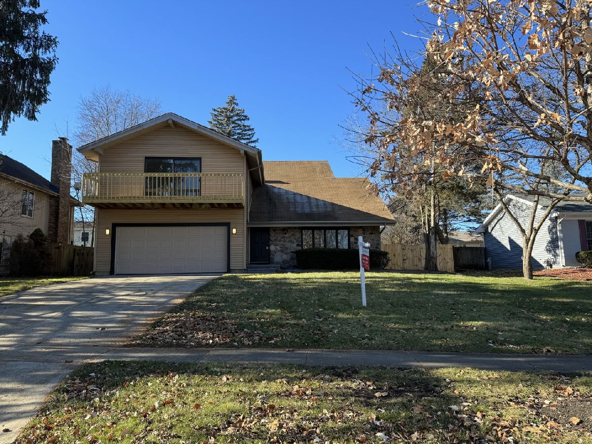 Homes & Townhomes & Condos Rented Four Colonies Crystal Lake Illinois, 824 Woodmar