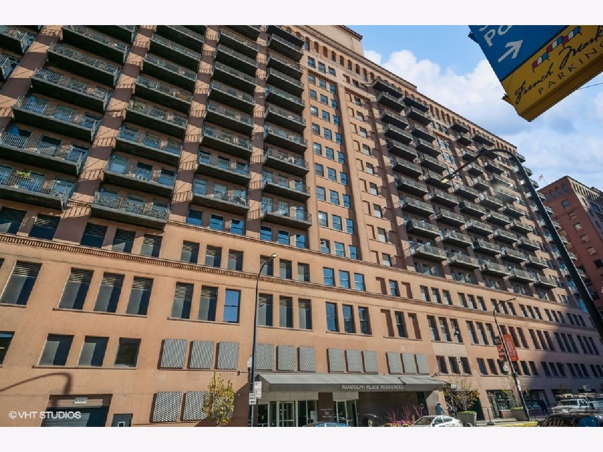 Condominiums Rented Randolph Place Chicago Illinois, 165 Canal