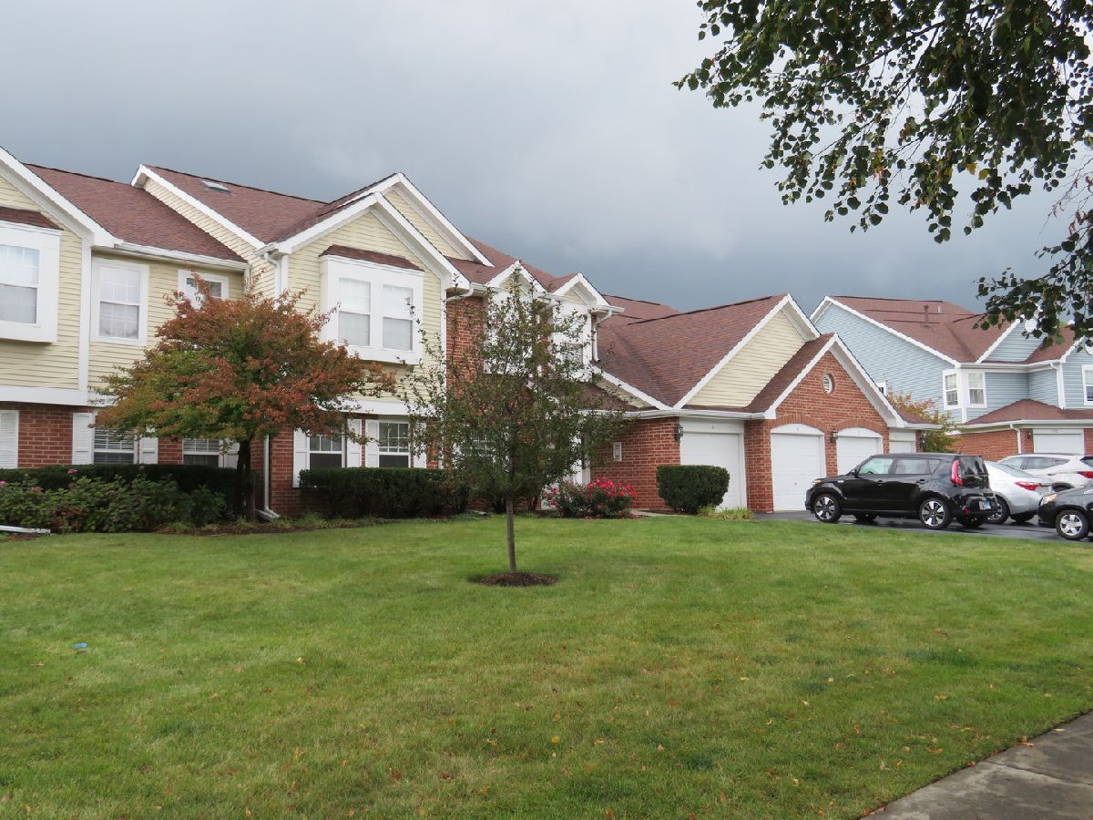 Townhomes & Condos Rented Turnberry Manor Roselle Illinois, 1540 Thornfield