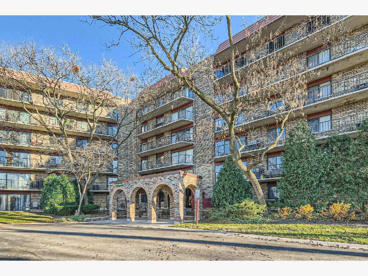 Condominiums Sold Baybrook Palatine Illinois, 111 Baybrook
