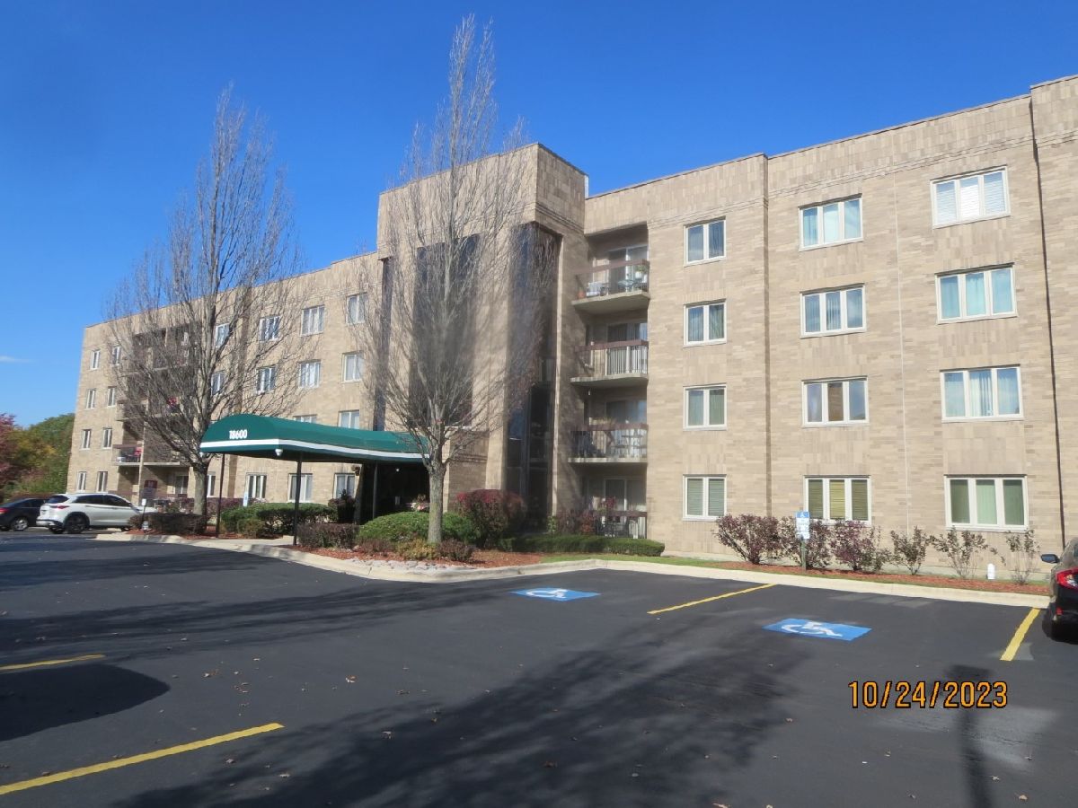 Townhomes & Condos Sold The Club Hazel Crest Illinois, 18600 Village West