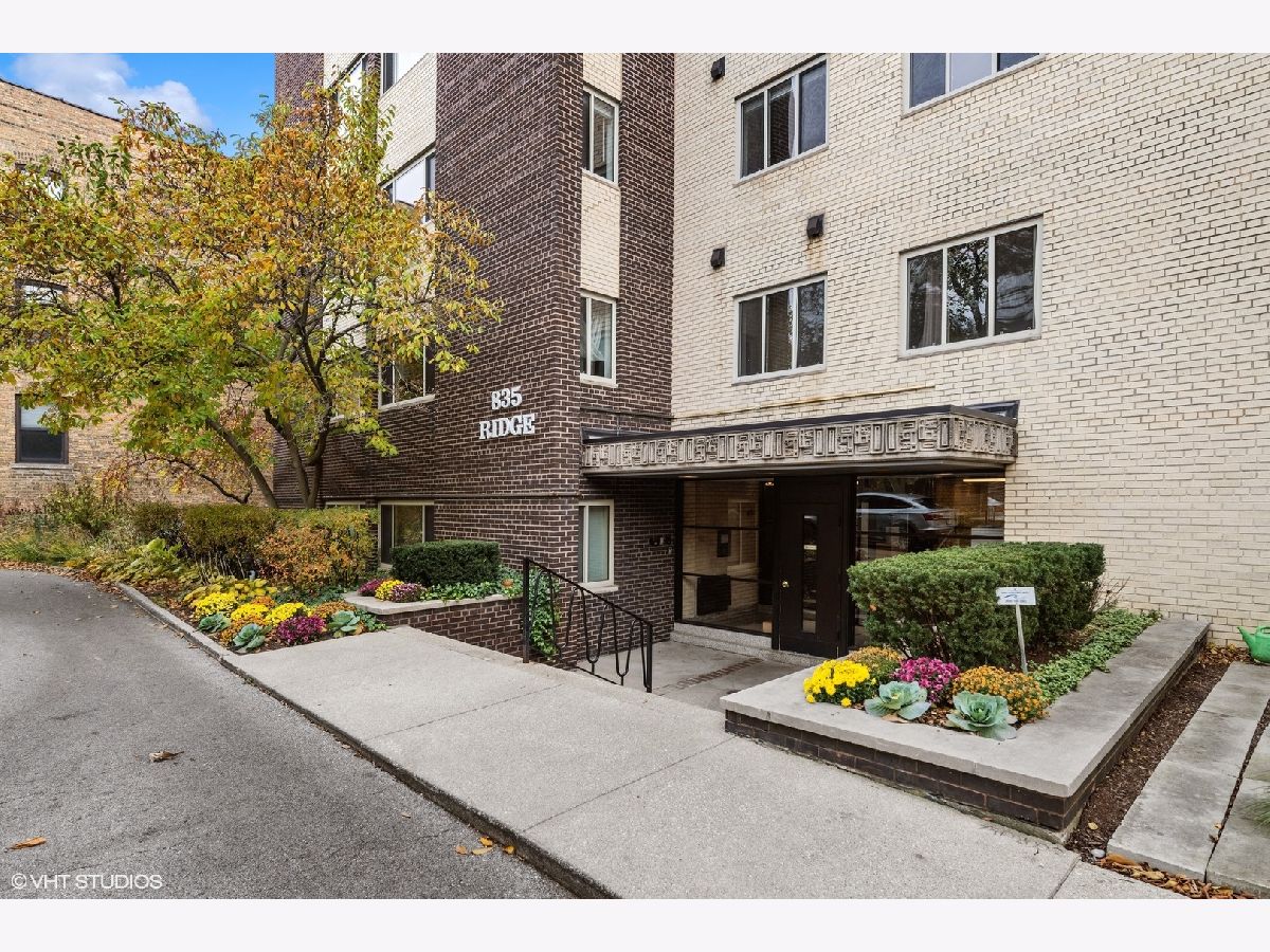 Condominiums Sold Ridge Terrace Evanston Illinois, 835 Ridge