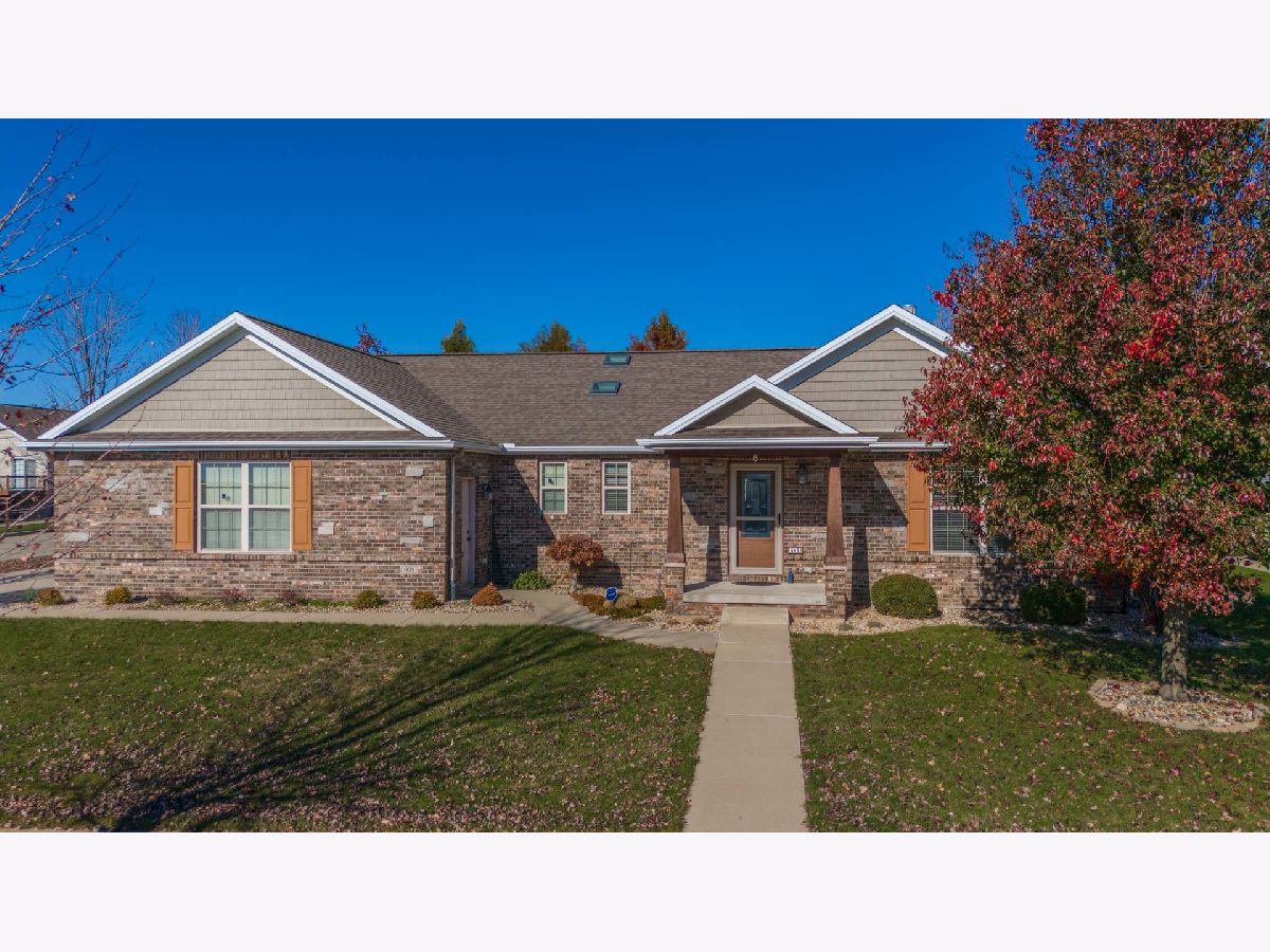 Homes & Condos & Townhomes Sold Wittenberg Woods Bloomington Illinois, 809 Witten Woods