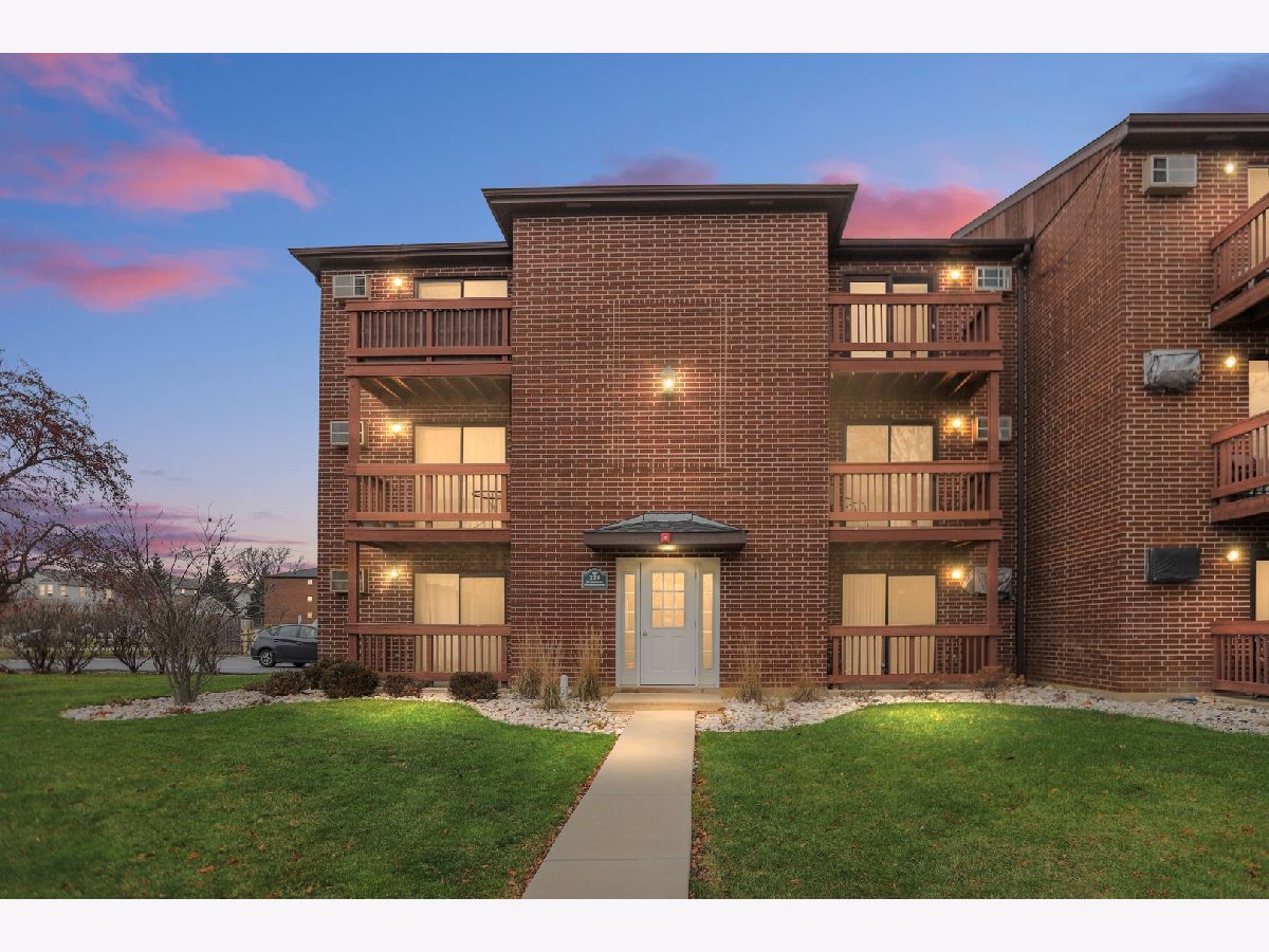 Condominiums Sold Evergreen Condominiums Glendale Heights Illinois, 330 Shorewood