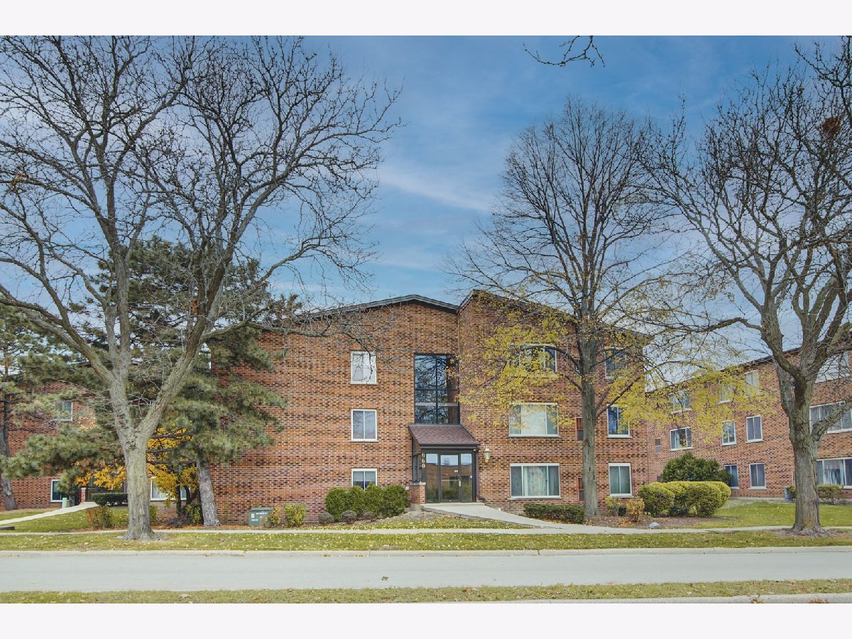 Condominiums Rented 12 Oaks Elk Grove Village Illinois, 960 Perrie