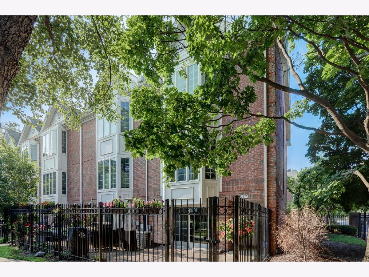 Townhomes Sold Tuscany Club Villas Chicago Illinois, 727 Racine