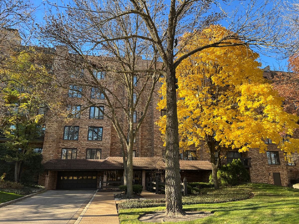 Mission Hills Northbrook IL, Condos & Townhomes & Homes For Sale & For