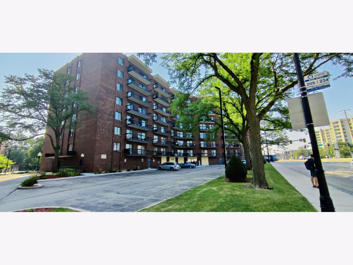 Condominiums Sold Landmark Des Plaines Illinois, 711 Des Plaines River