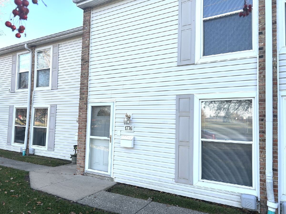 Townhomes & Condos Sold Huntington Club Hoffman Estates Illinois, 1776 Hassell
