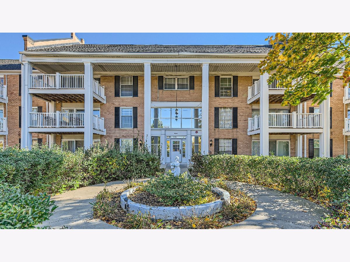 Condominiums Sold Three Fountains On The Lake Rolling Meadows Illinois, 5601 Carriageway