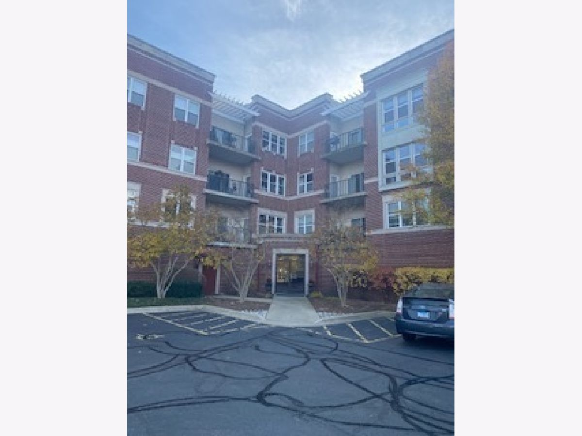 Condominiums & Homes Rented Heritage Place Libertyville Illinois, 310 Church