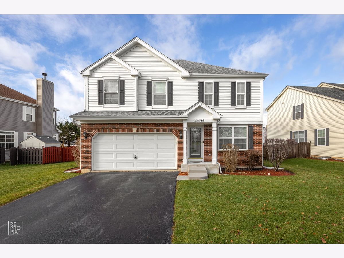 Townhomes & Homes Sold Rockwell Place Lakemoor Illinois, 32036 Rockwell