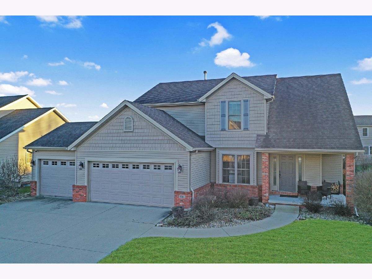 Homes & Condos & Townhomes Sold Gaelic Place West Bloomington Illinois, 3011 Sable Oaks
