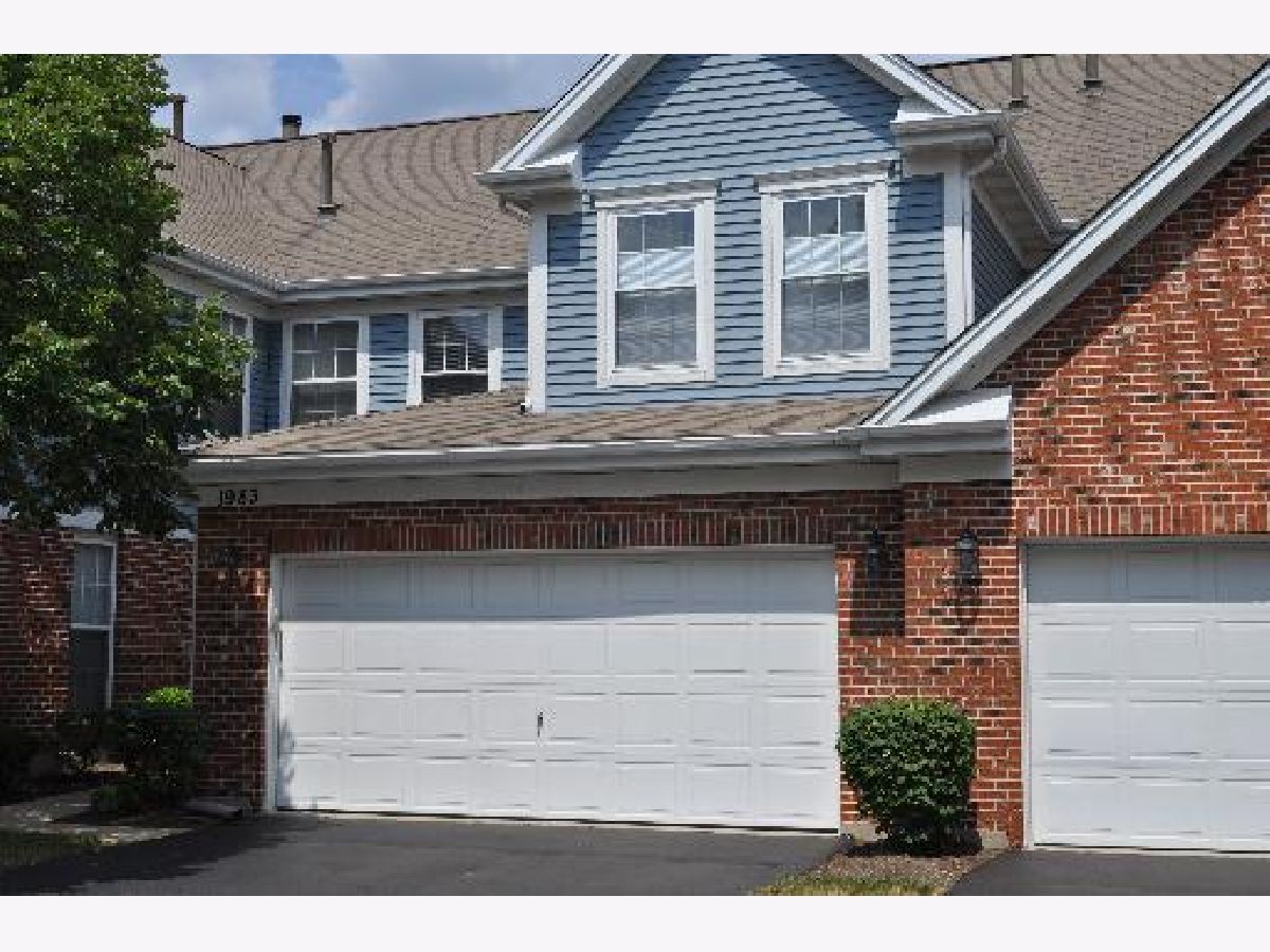 Townhomes & Condos & Homes Rented Lake Arlington Towne Arlington Heights Illinois, 1983 Silver Lake