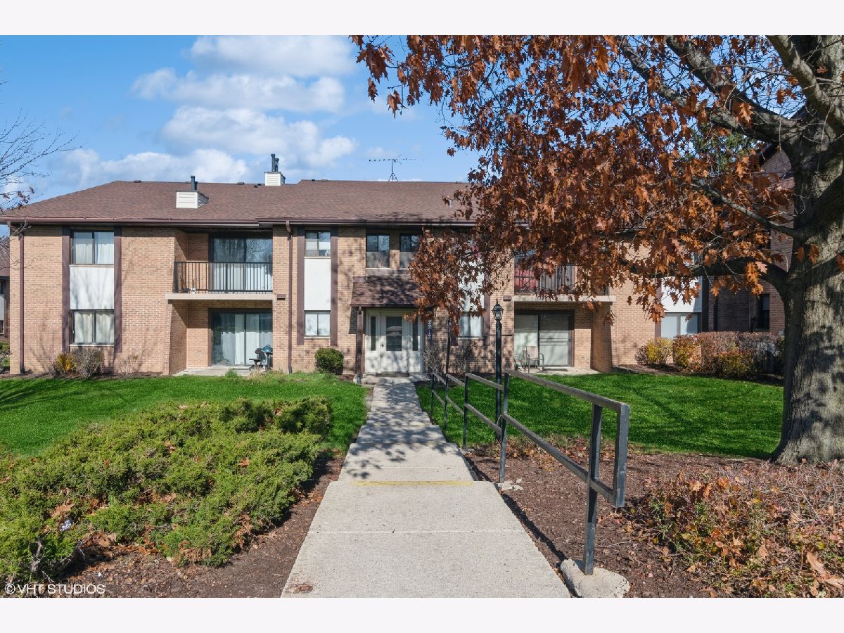 Condominiums Sold Piers Ii Woodridge Illinois, 2212 Wharf