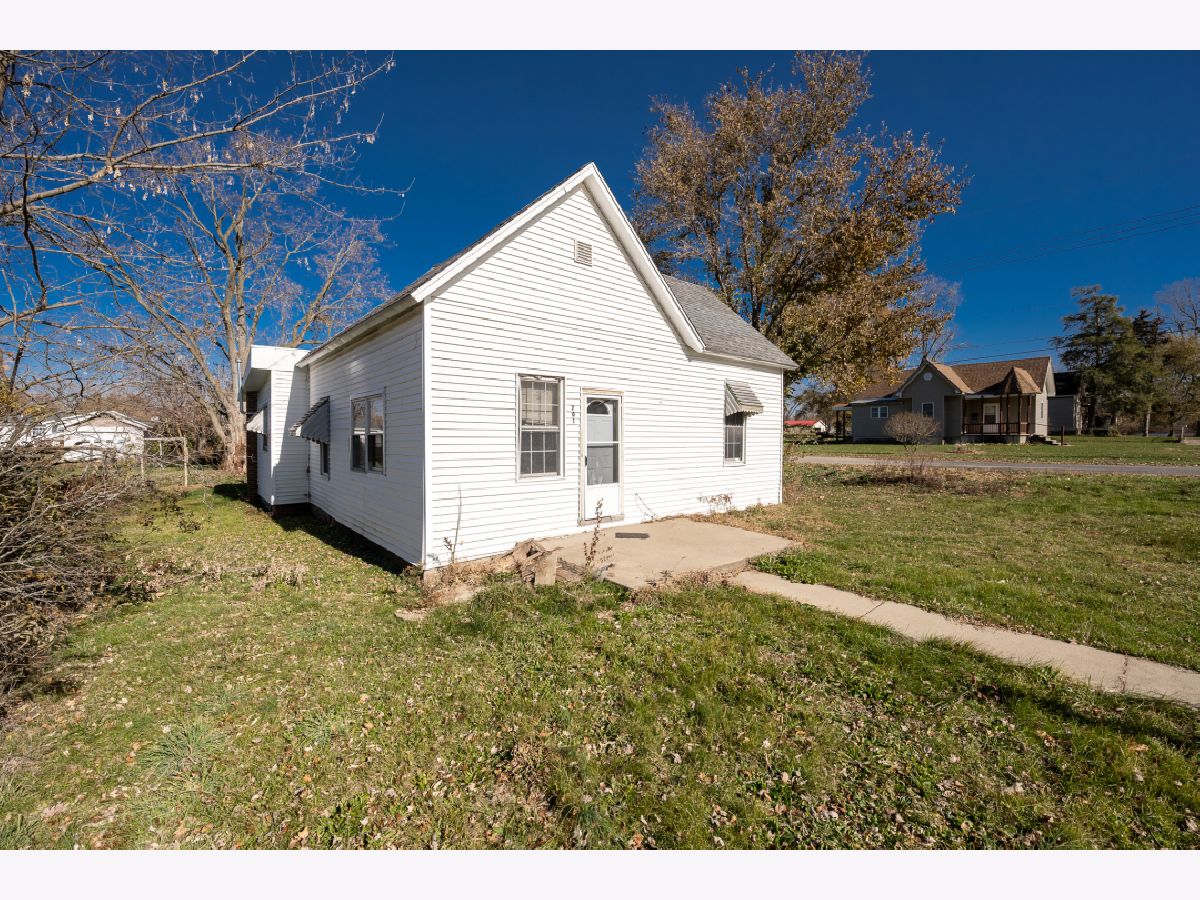  Sold Paris Illinois, 701 Hunt