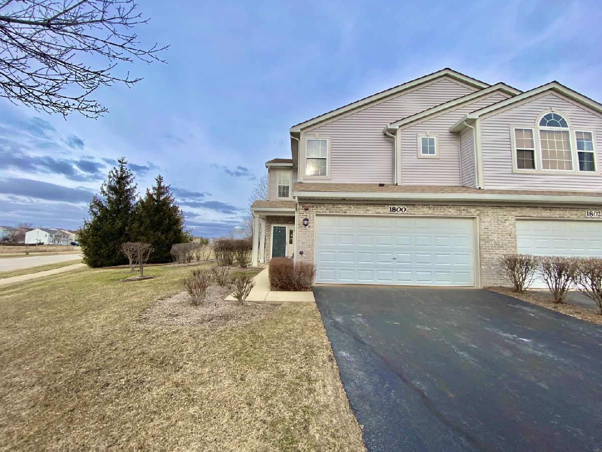 Townhomes Rented Silver Springs Montgomery Illinois, 1800 Candlelight