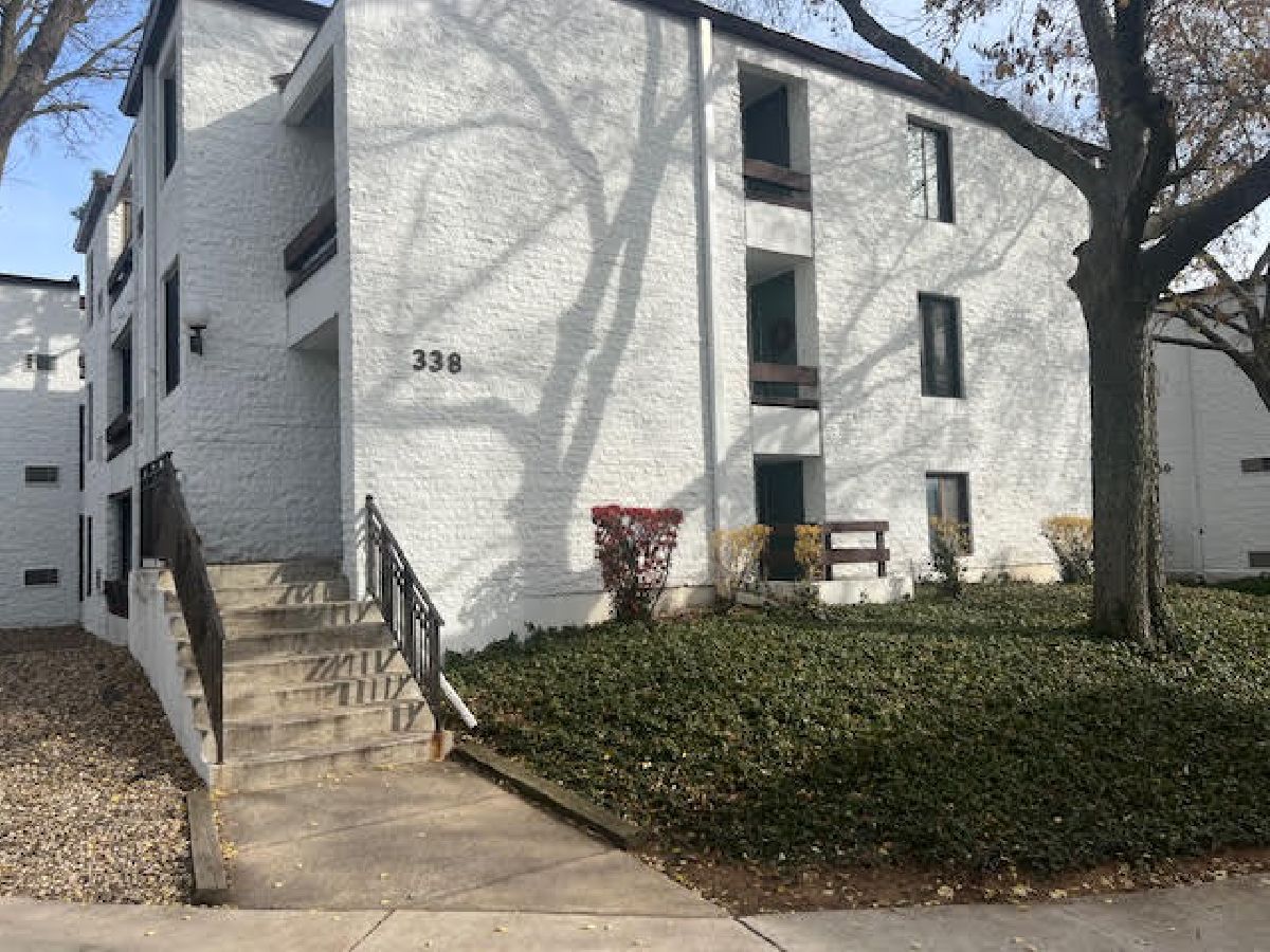 Condominiums Rented Courtyard Arlington Heights Illinois, 338 Miner