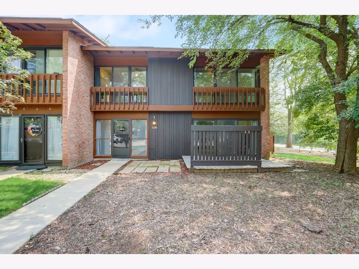 Condominiums Sold Four Lakes Village Lisle Illinois, 5916 Greenview