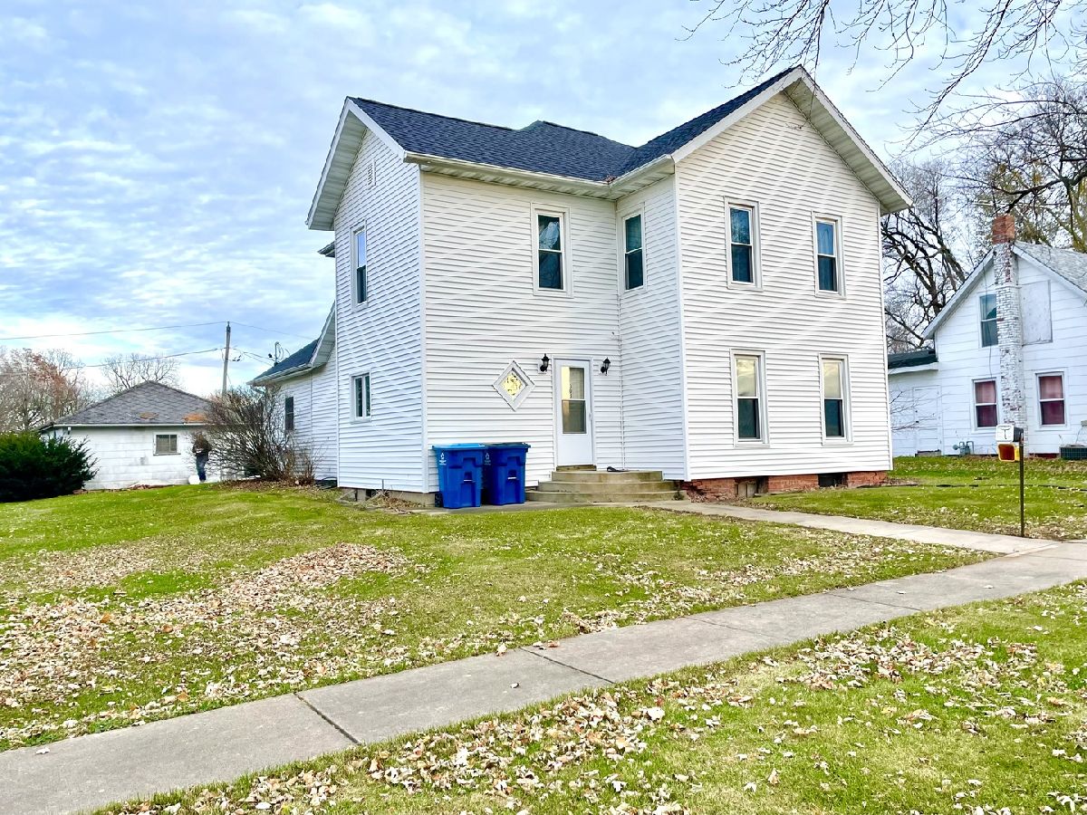  Sold Lostant Illinois, 303 Railroad