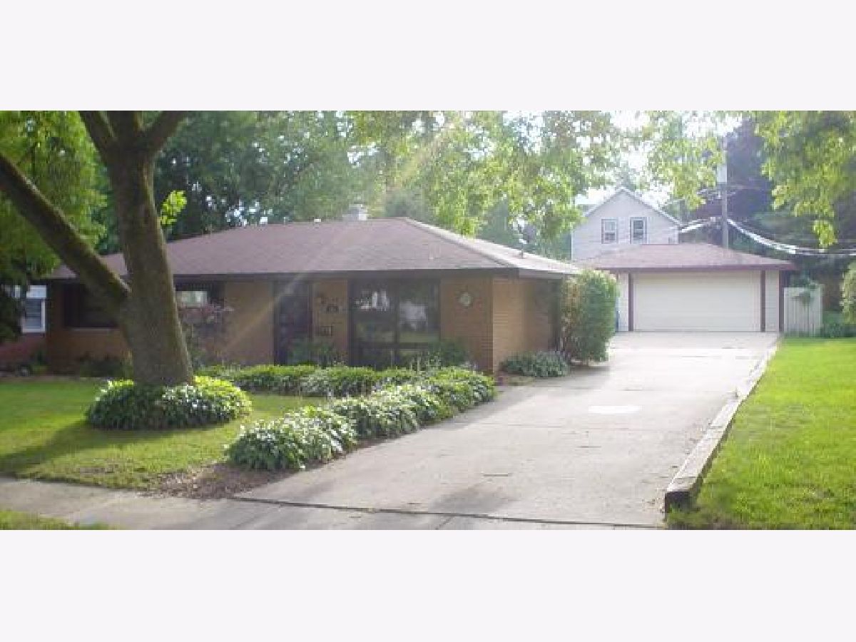 Homes & Condos & Townhomes Rented Old Town Carpentersville Illinois, 17 California