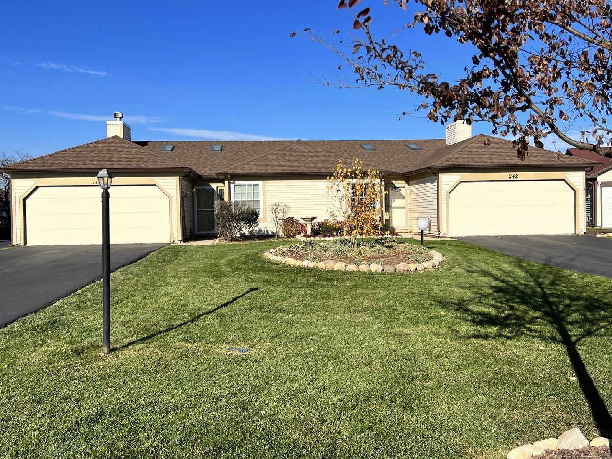 Townhomes & Condos & Homes Sold Streamwood Green Streamwood Illinois, 240 Whitewood
