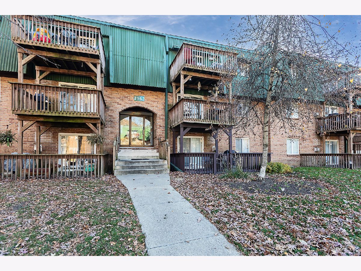 Condominiums Sold Walden Woods Aurora Illinois, 1962 Tall Oaks