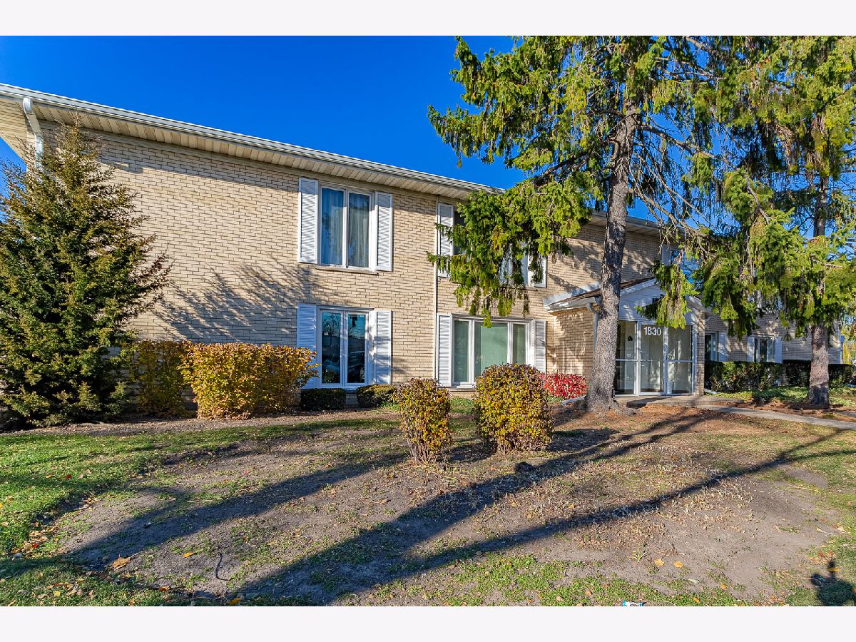 Townhomes & Condos & Homes Sold Surrey Park Arlington Heights Illinois, 1830 Surrey Park
